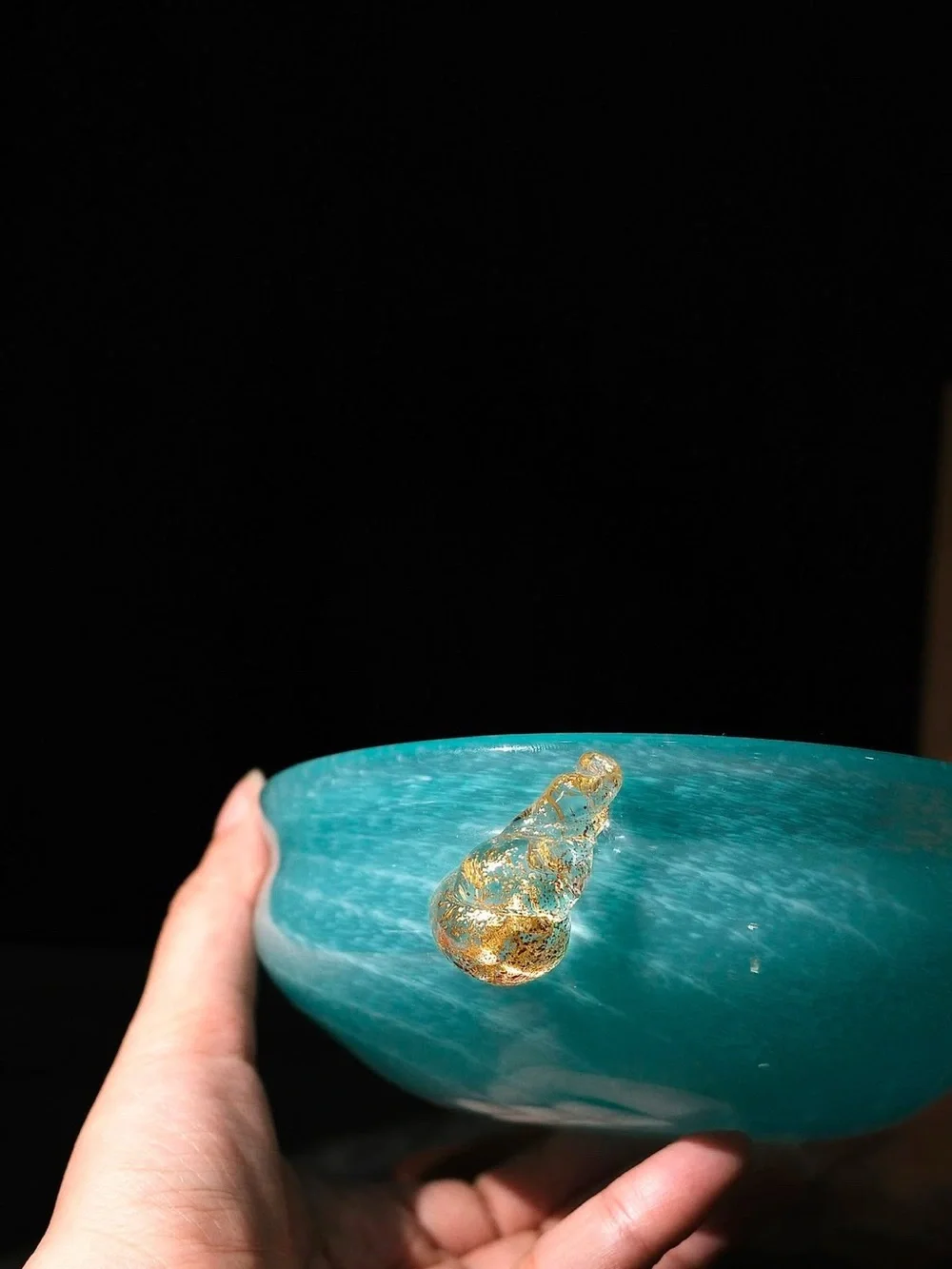 Art Glass Chawan – Iwata Hisatoshi (岩田久利) 金彩青硝子茶碗 – Blue Glass Chawan with Gold